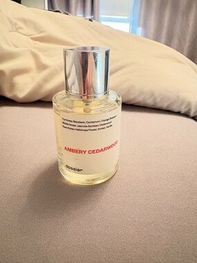 Dossier Ambery Cedarwood